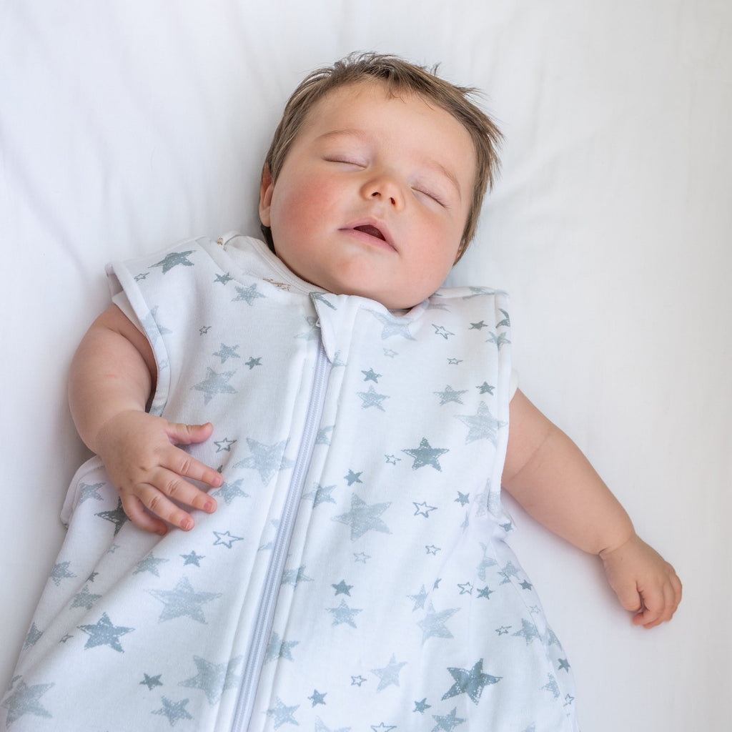 ¿Cuántas horas duerme un bebé de un mes?