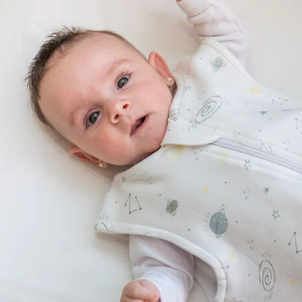 Saco de dormir bebé planetas TOG 3,5 en uso