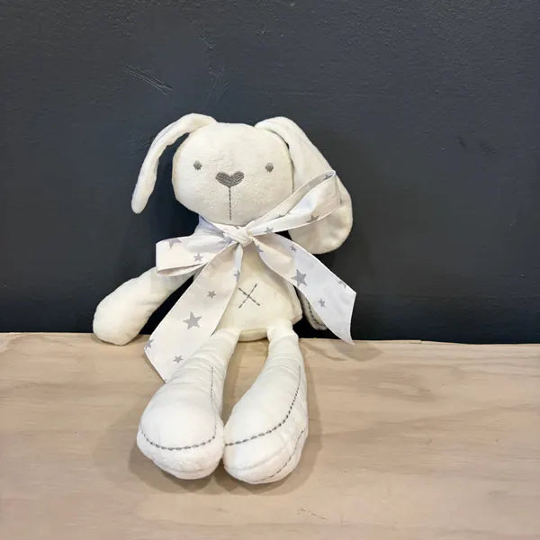 Peluche conejo de apego blanco de 20 cm con cinta celeste de estrellas