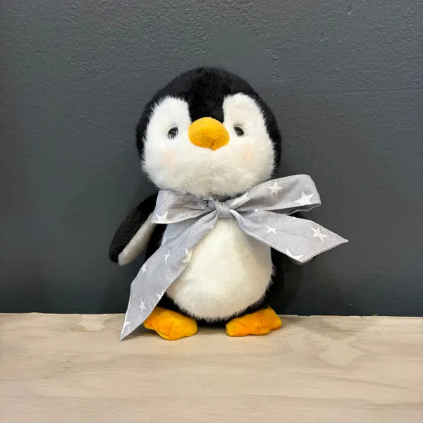 Peluche pingüino de 20 cm con cinta gris de estrellas