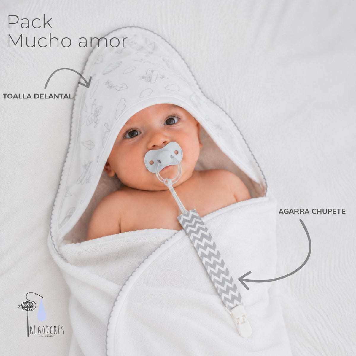 Pack Mucho Amor: la toalla delantal y el agarra chupete señalados
