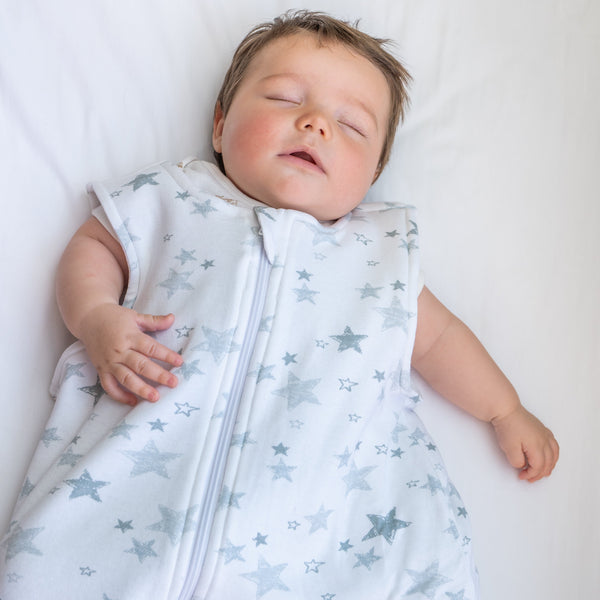 Saco de dormir bebé estrellas grandes en uso