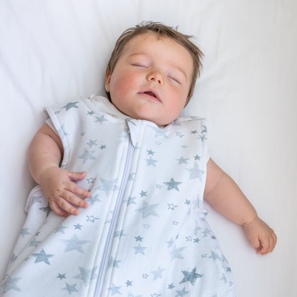 Saco de dormir bebé estrellas grandes en uso
