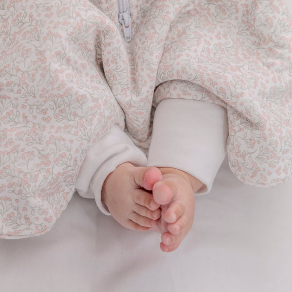 Saco de dormir bebé flores en uso